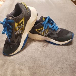 Boy New Balance 13.5 Wide tennis shoes